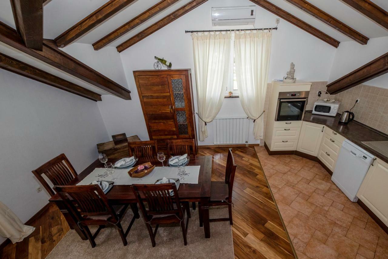 Apartmani Godinic Palit Buitenkant foto